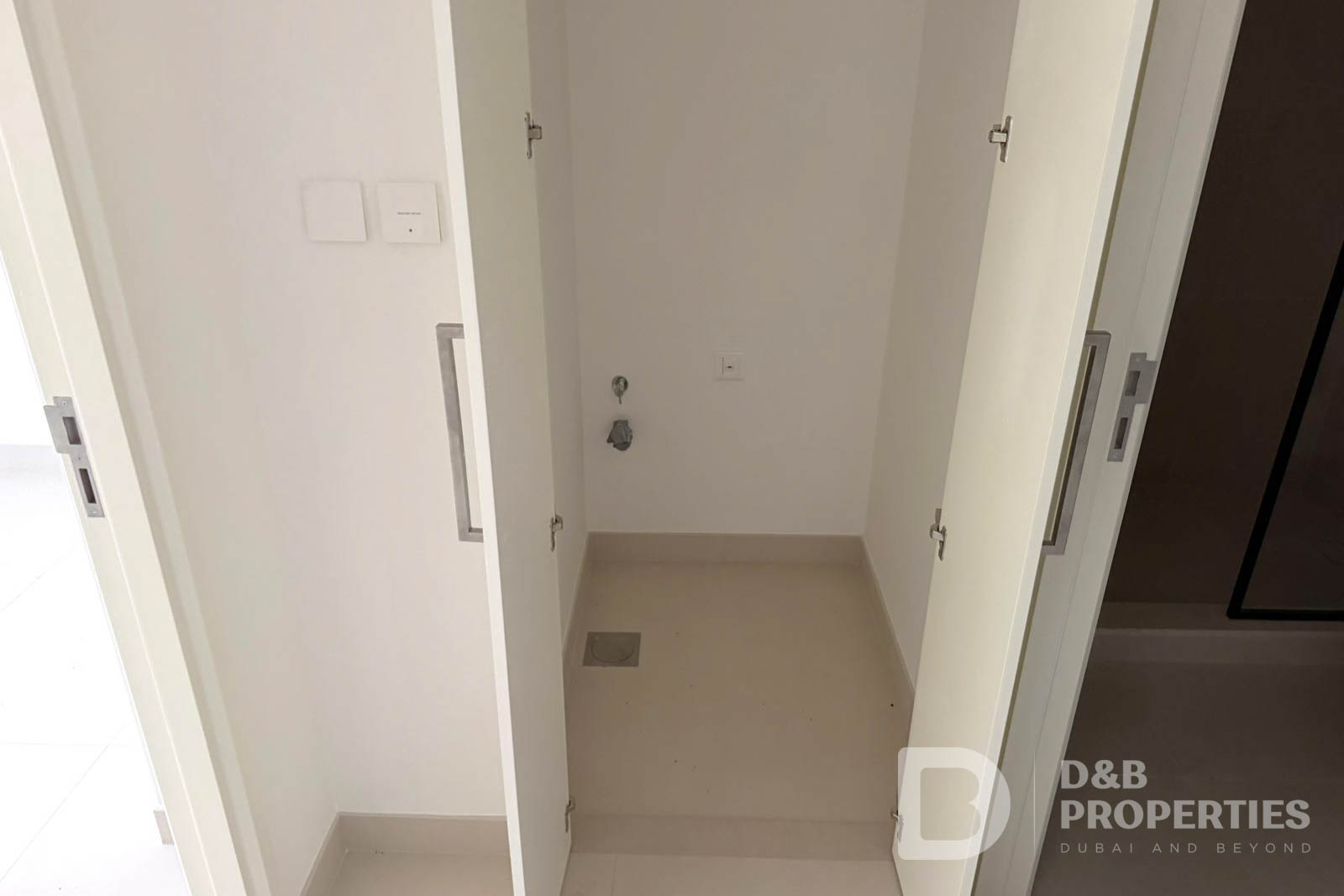 PREMIUM LOCATION | NEAR BURJ KHALIFA | UNFURNISHED