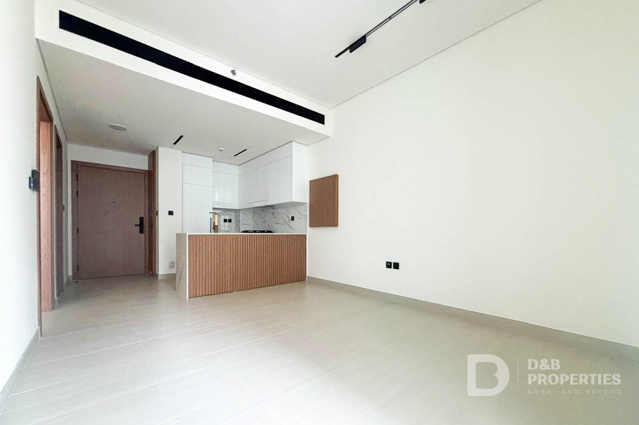 Pool and Villa Views | Flexible Cheques | Vacant