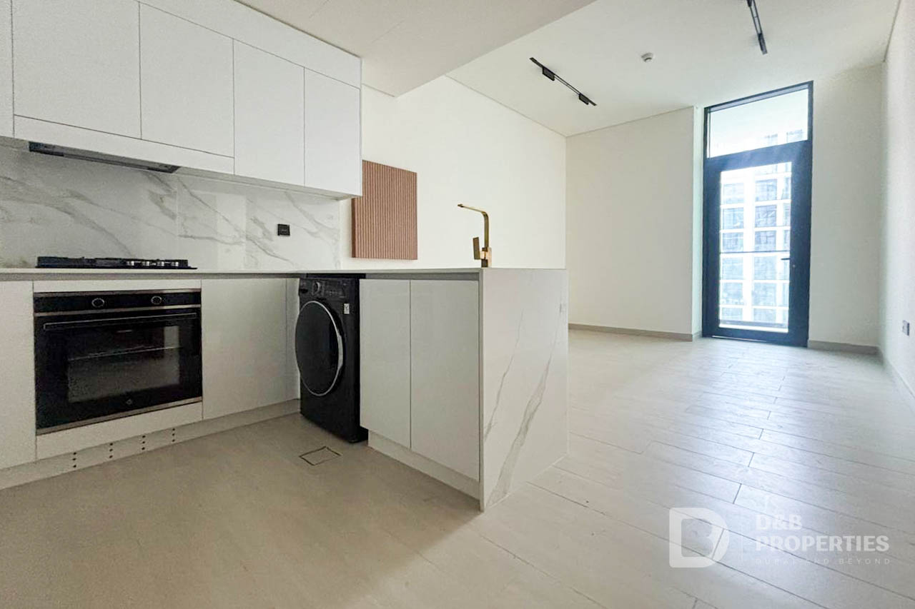 Pool and Villa Views | Flexible Cheques | Vacant