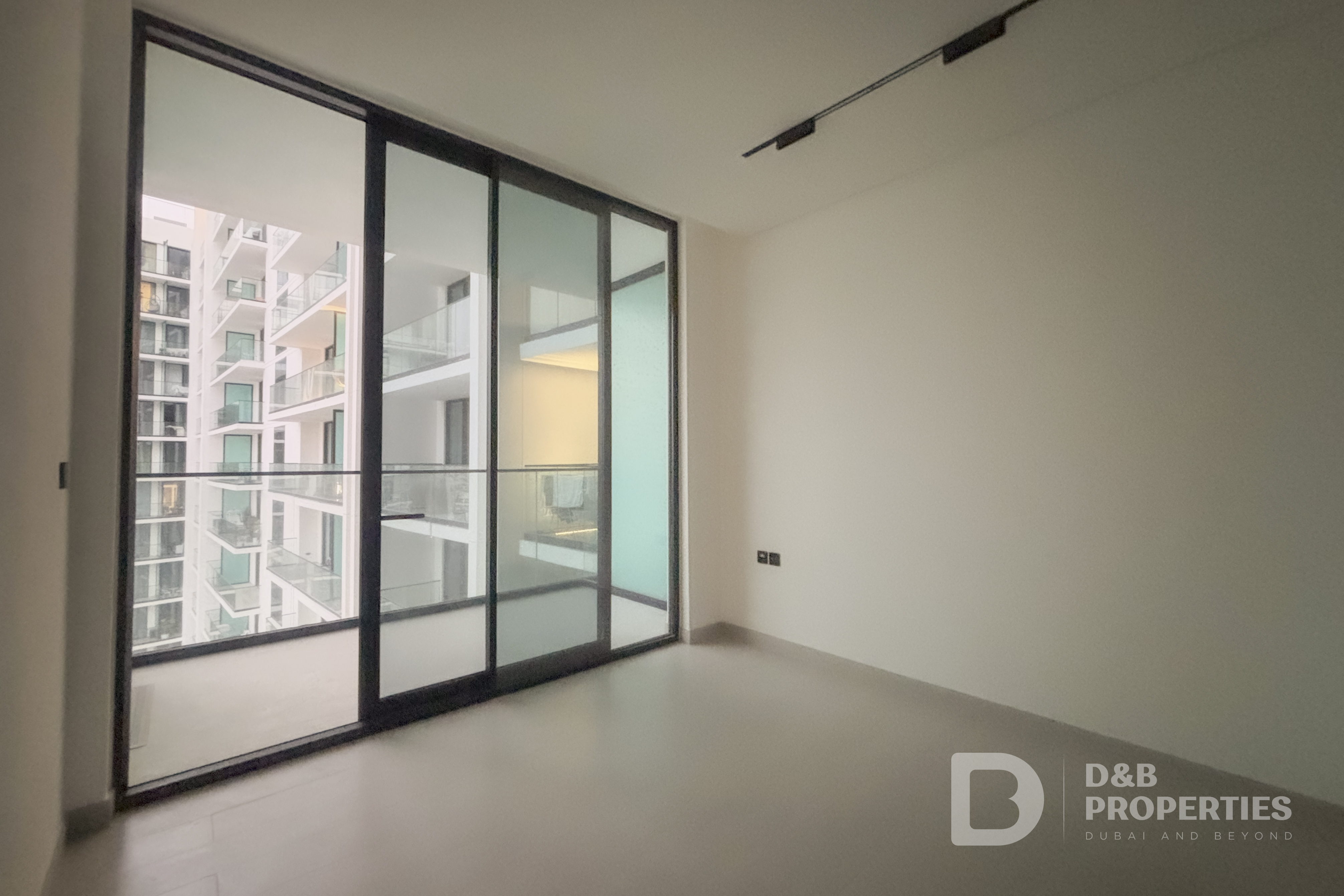 Pool and Villa Views | Flexible Cheques | Vacant