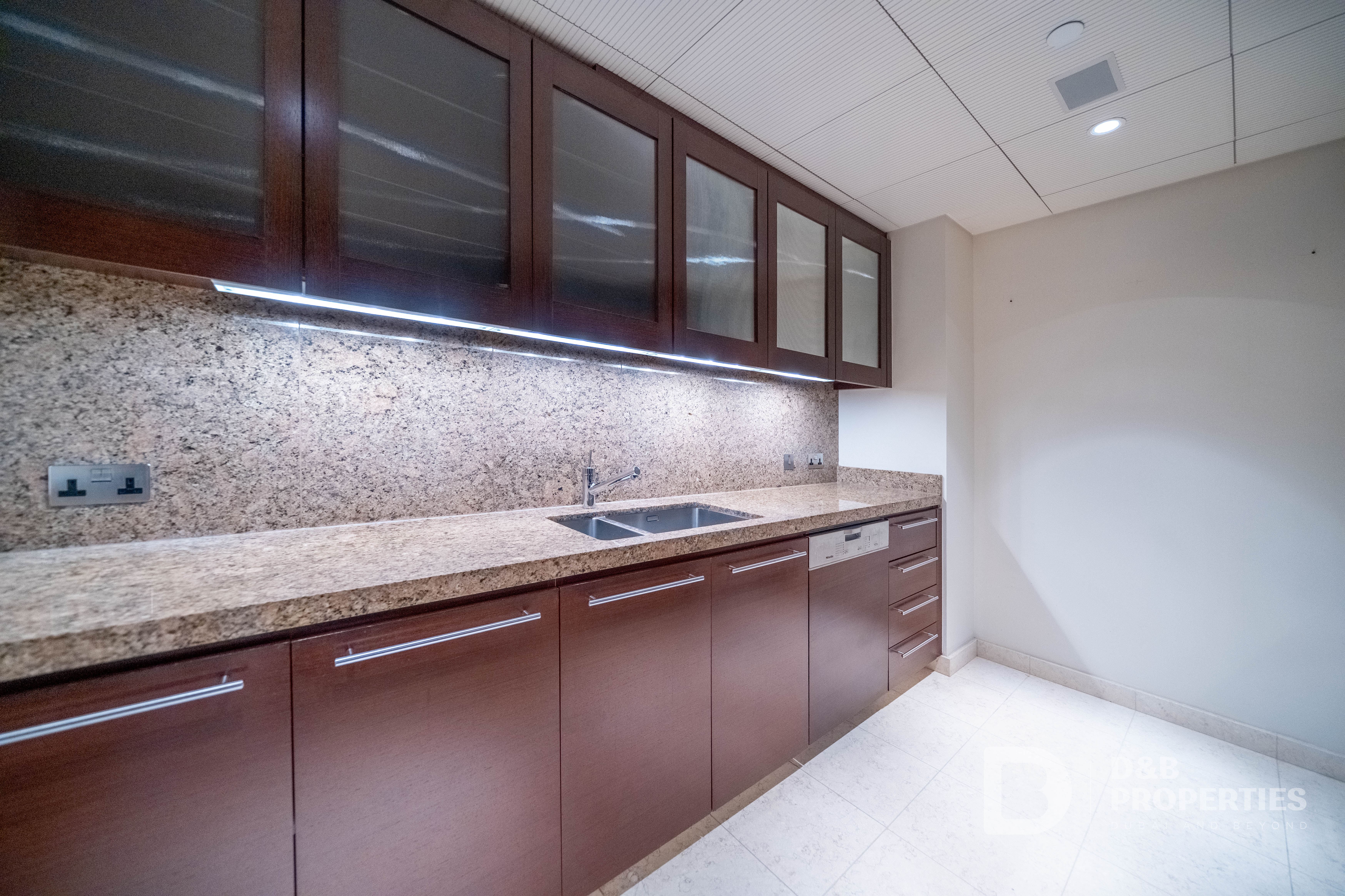 VACANT NOW | STUDY ROOM | SINGLE LIFT