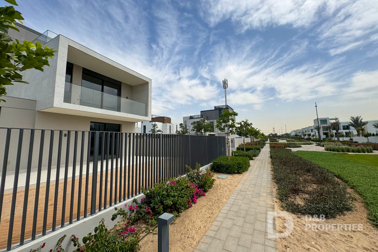 Single Row | Biggest Corner Plot | Park access
