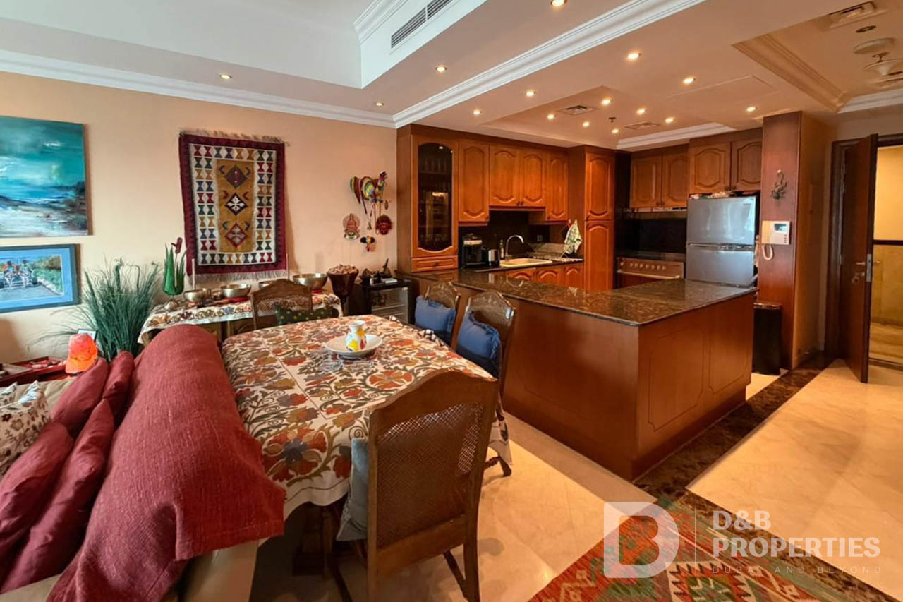 ONE OF ONE | EXCEPTIONAL LAYOUT | FULL MARINA VIEW