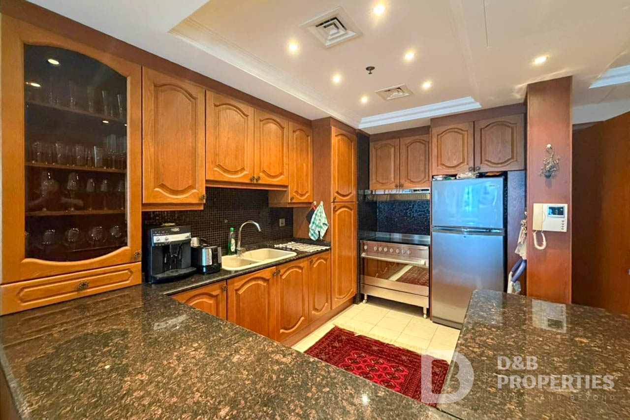 ONE OF ONE | EXCEPTIONAL LAYOUT | FULL MARINA VIEW