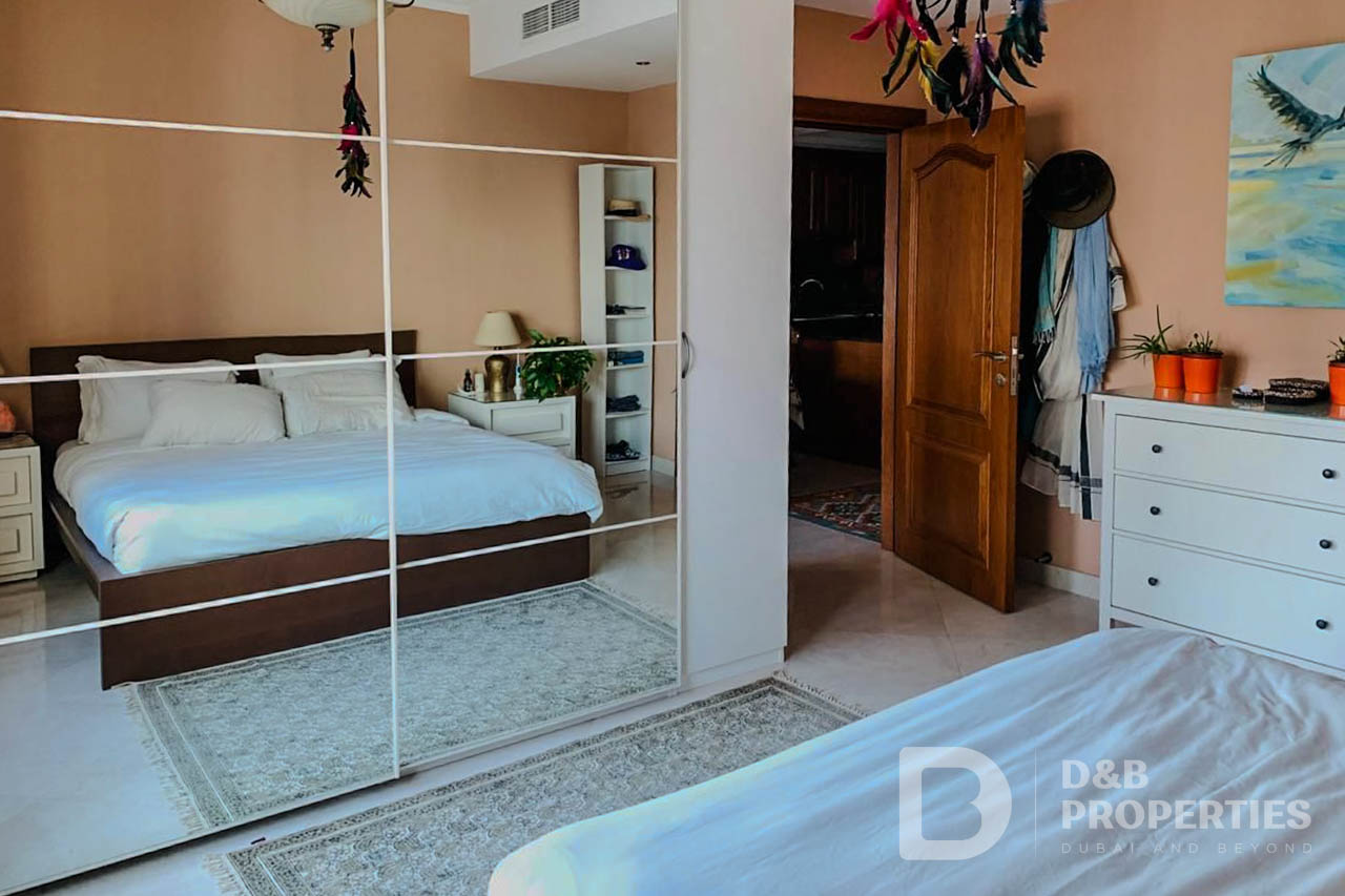 ONE OF ONE | EXCEPTIONAL LAYOUT | FULL MARINA VIEW