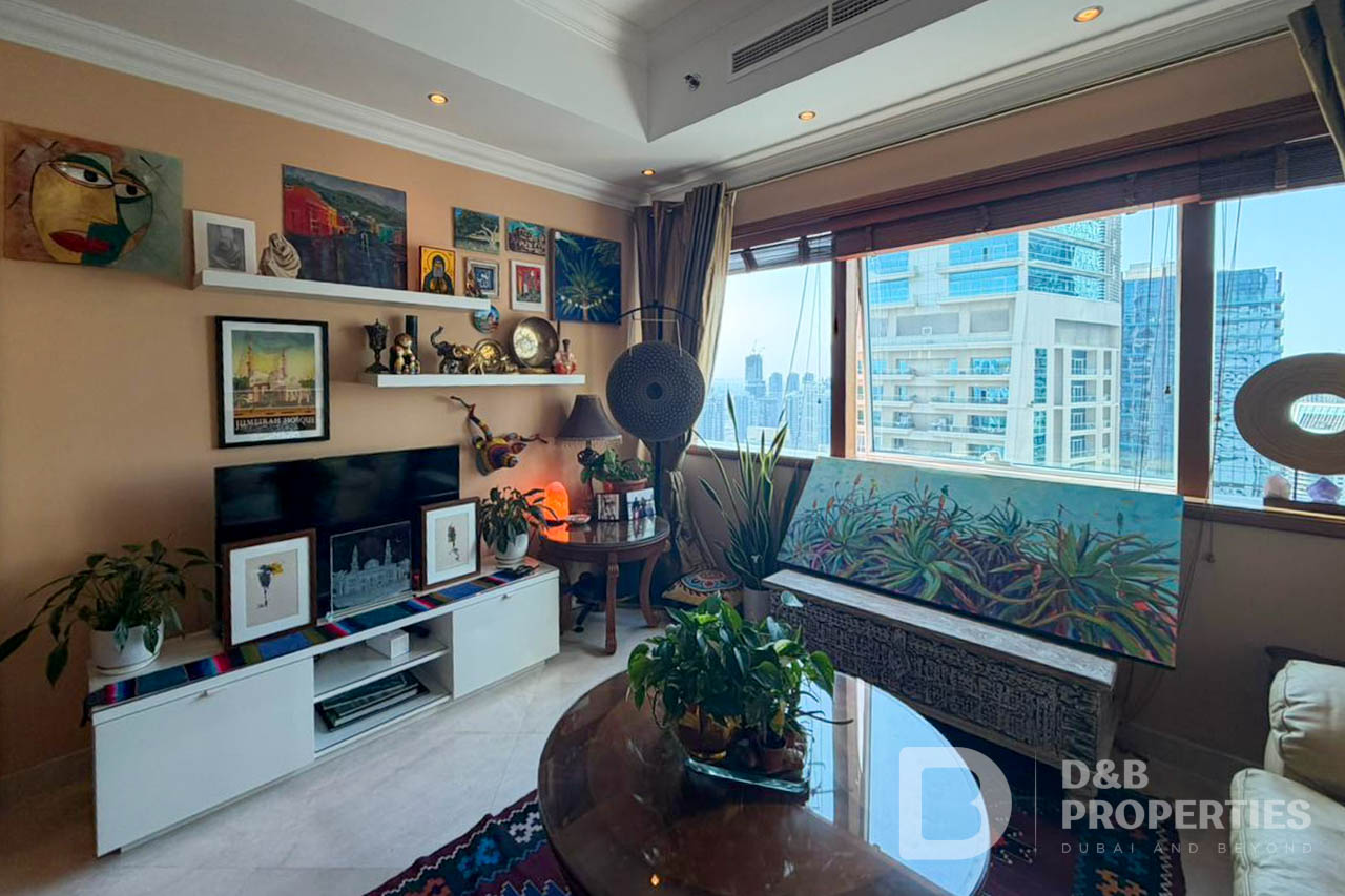 ONE OF ONE | EXCEPTIONAL LAYOUT | FULL MARINA VIEW