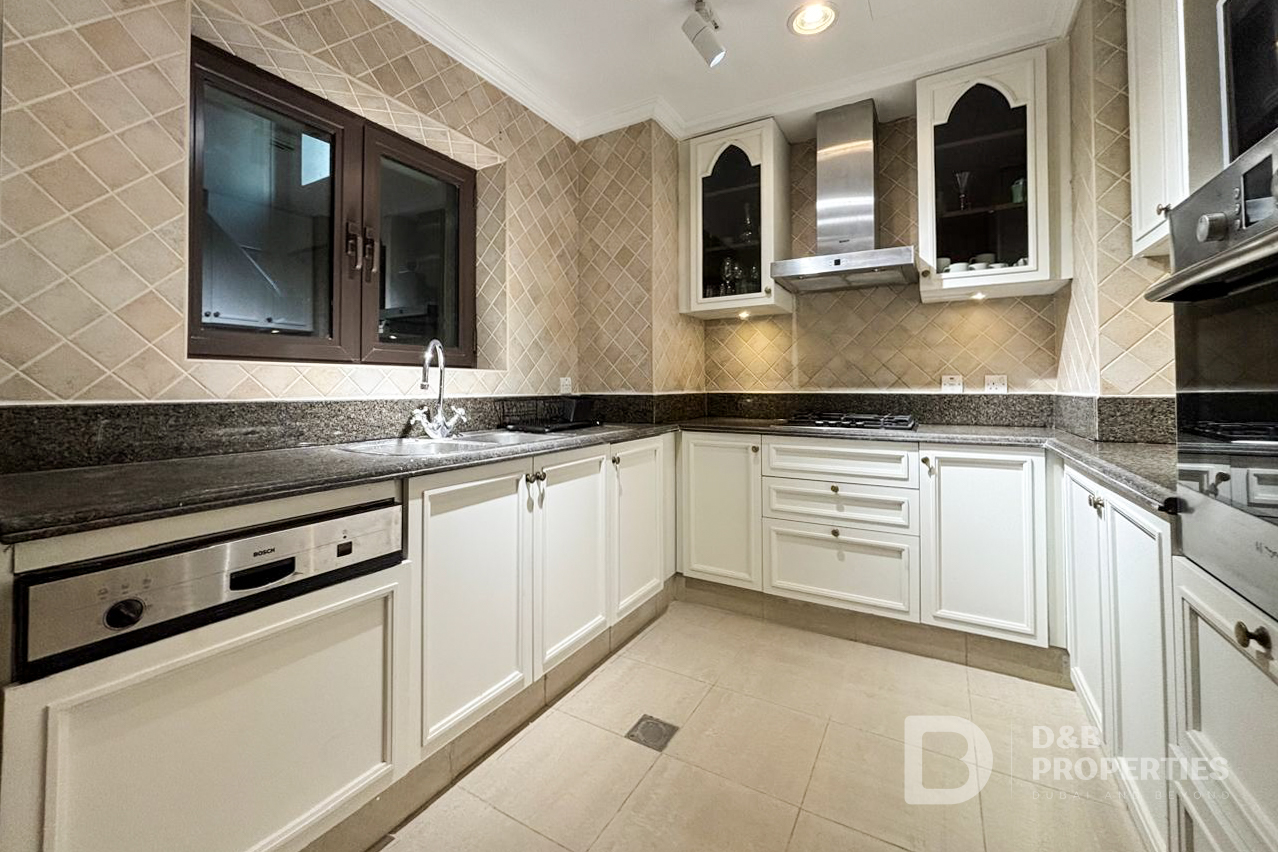 Bright | Vacant | Furnished | Upgraded