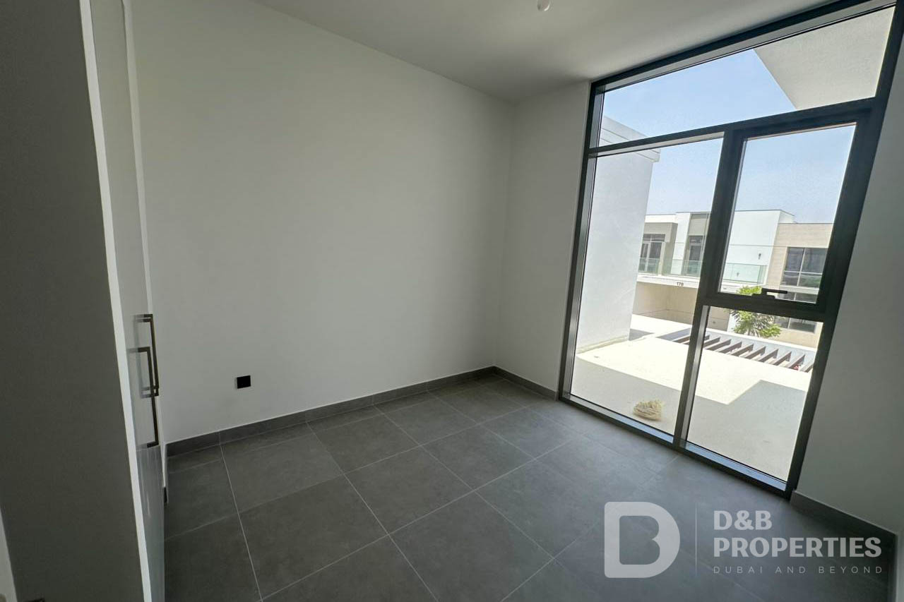 Corner unit | Huge Layout | Best Price