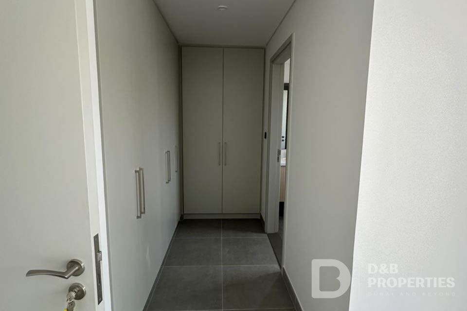 Corner unit | Huge Layout | Best Price