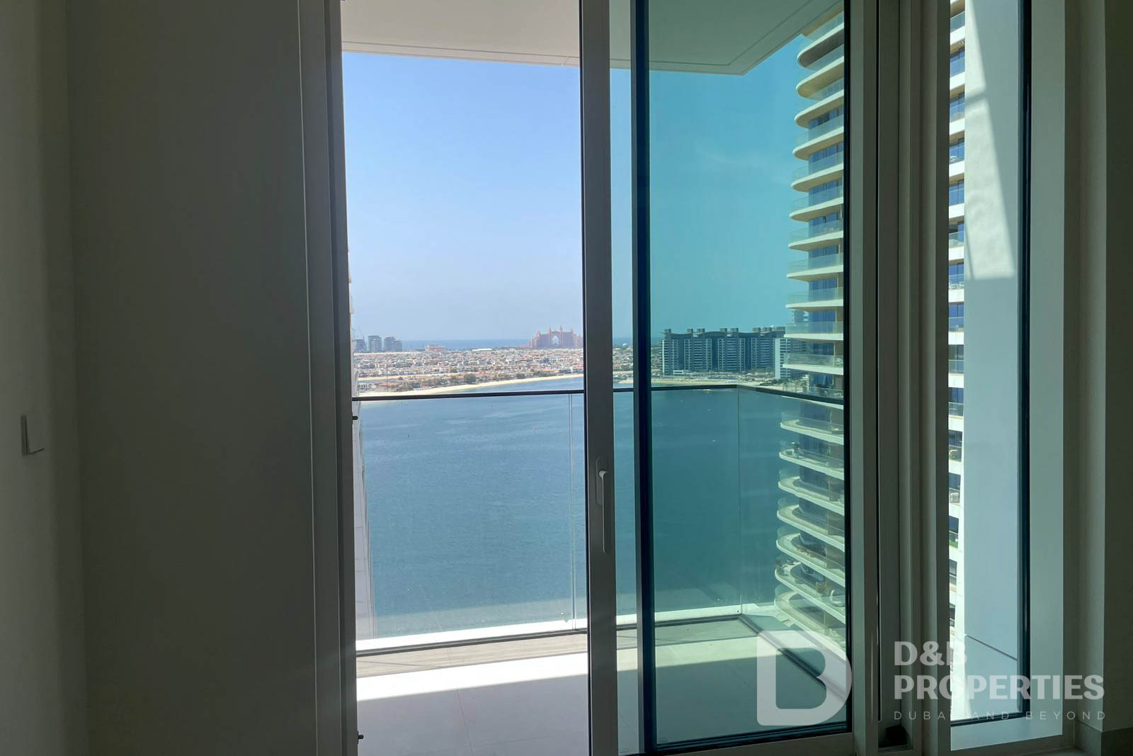 Spacious 1 Bedroom | Sea View | Vacant Now