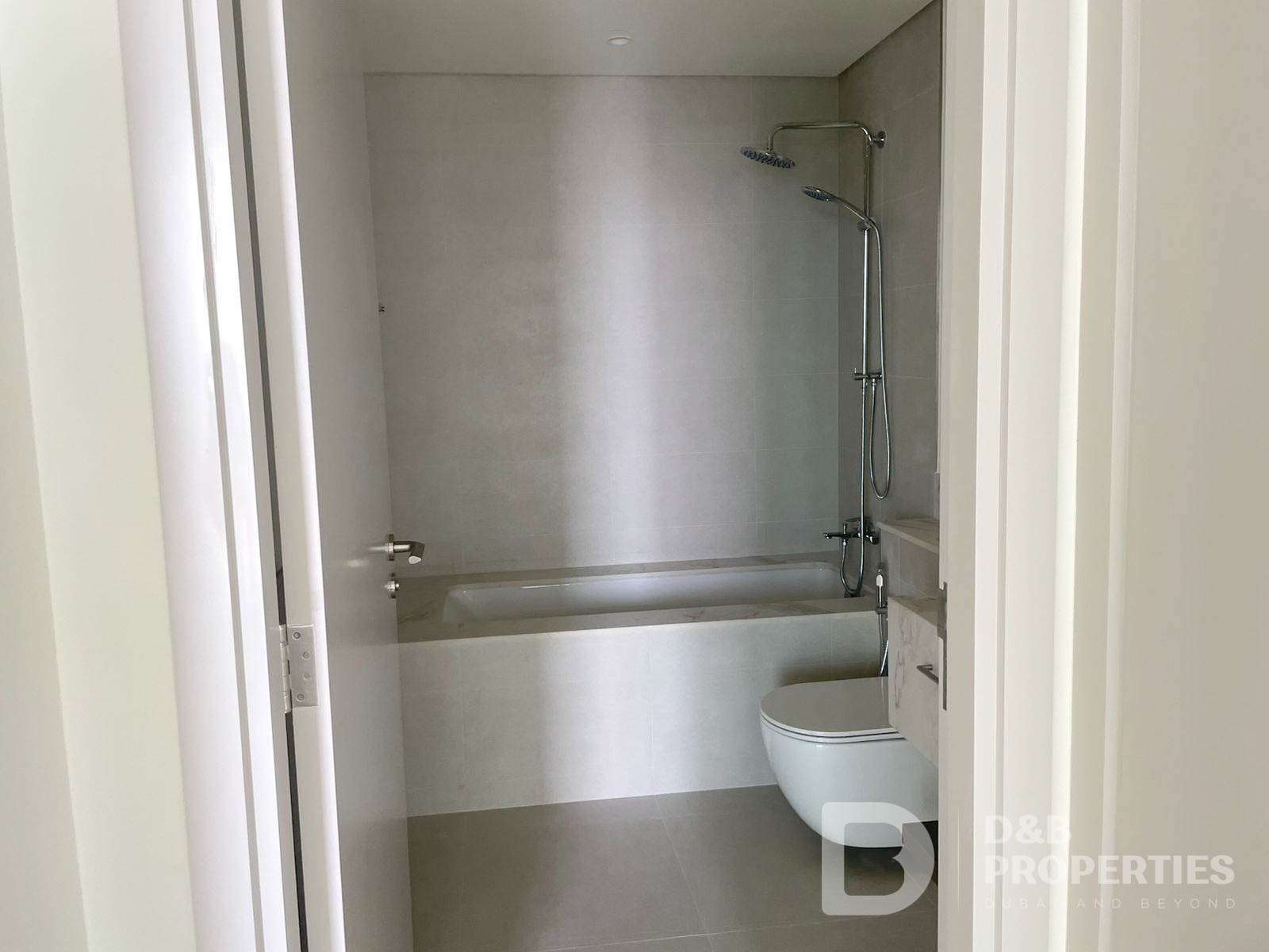 Spacious 1 Bedroom | Sea View | Vacant Now