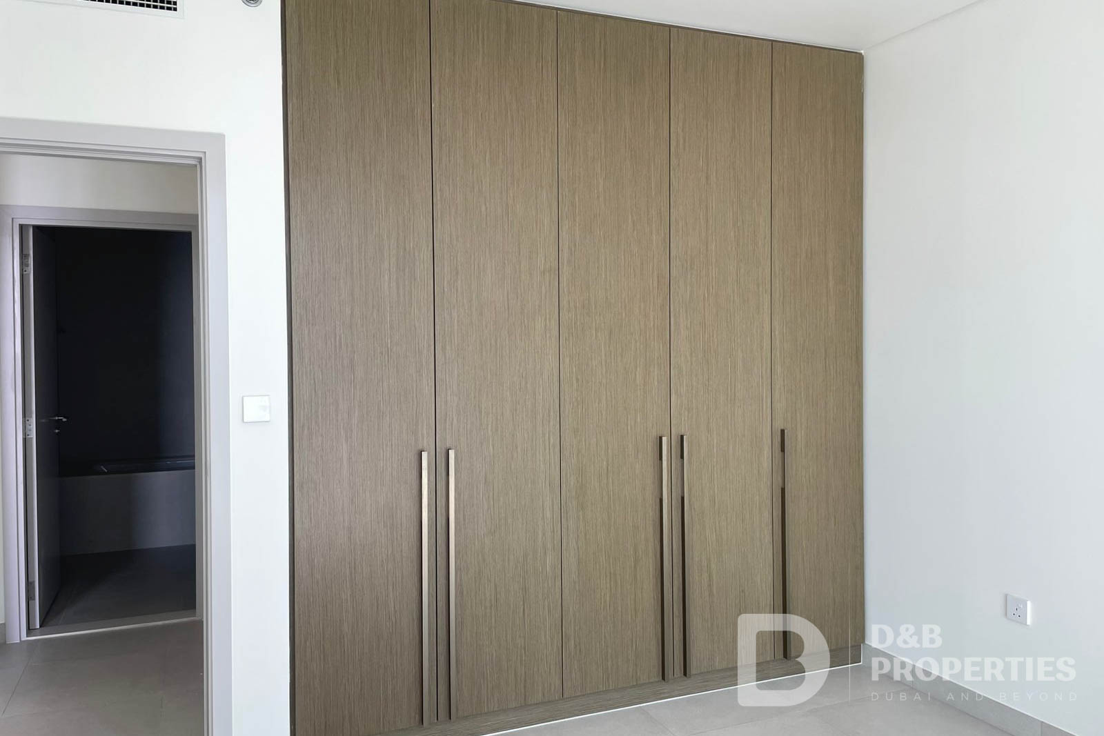 Spacious 1 Bedroom | Sea View | Vacant Now