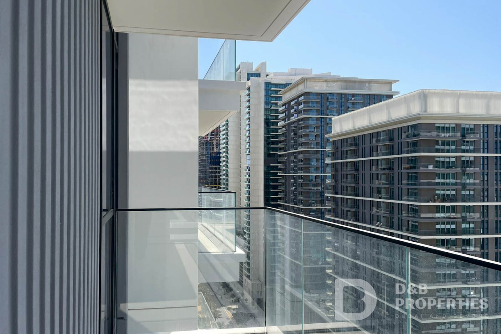 Spacious 1 Bedroom | Sea View | Vacant Now