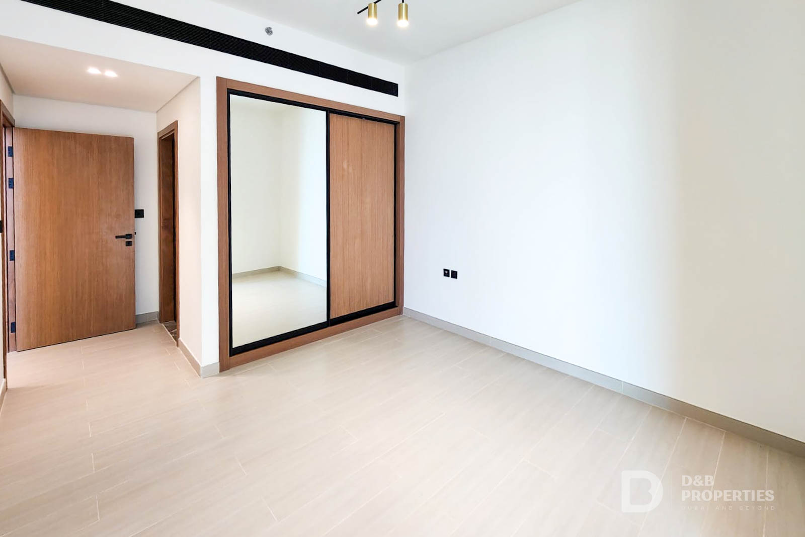High Floor | Vacant | Bright Interior