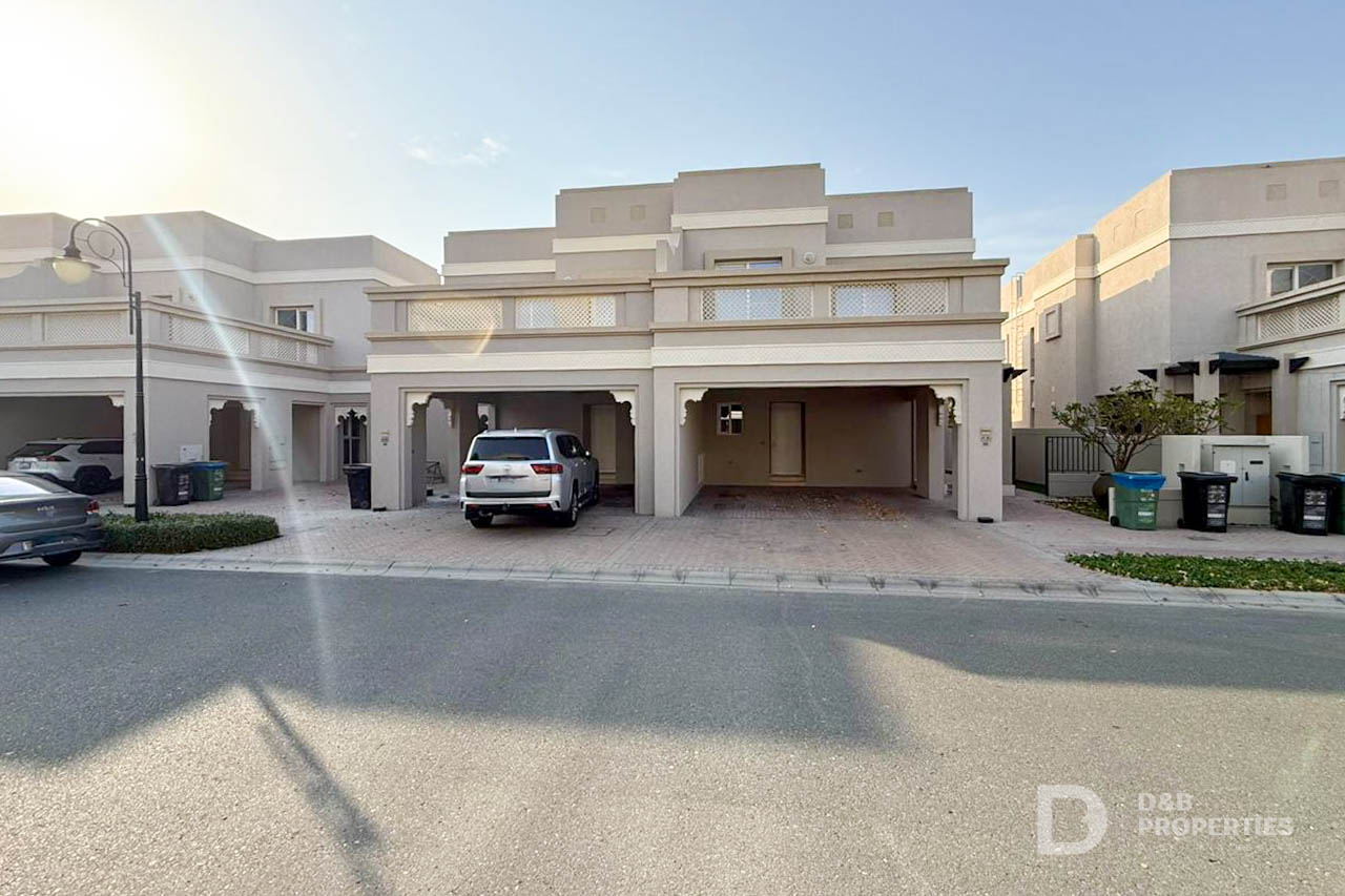 Well Maintained | Study Room Plus Maidsroom