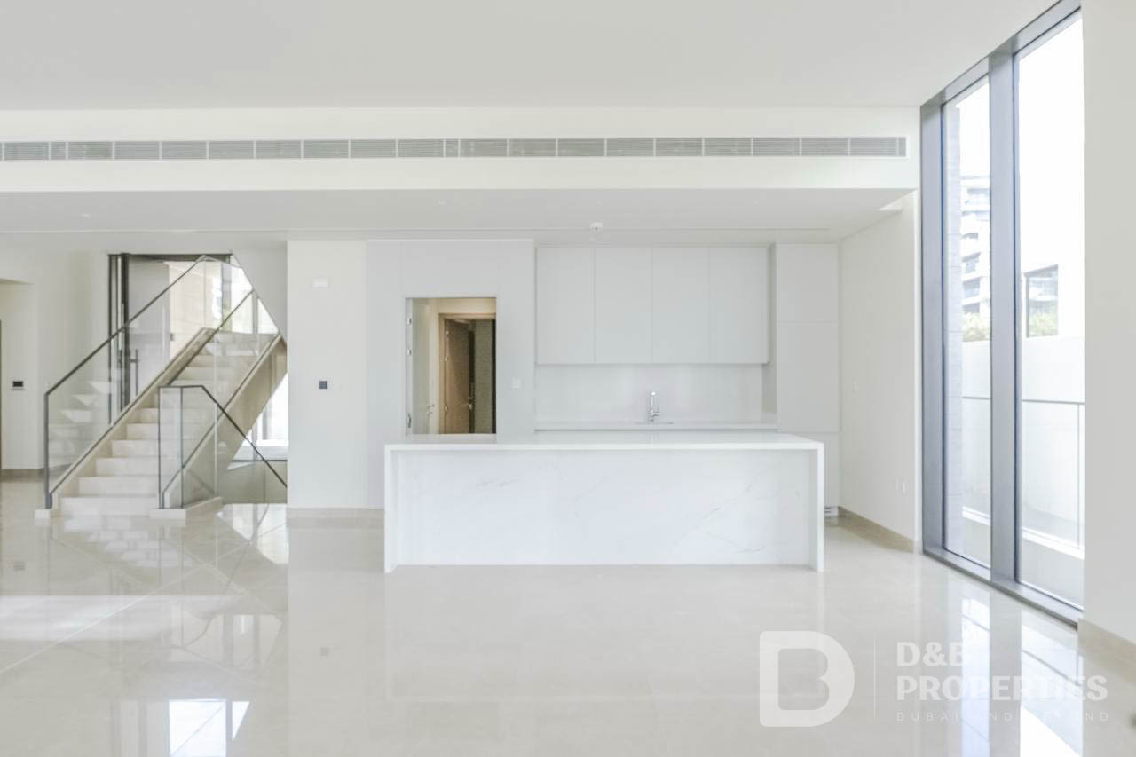 Vacant | Luxury 5 Bedroom Villa | Brand New