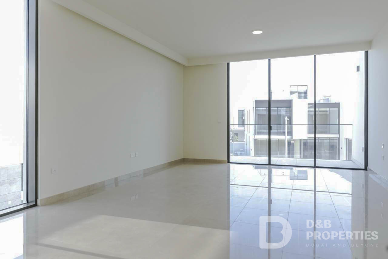Vacant | Luxury 5 Bedroom Villa | Brand New