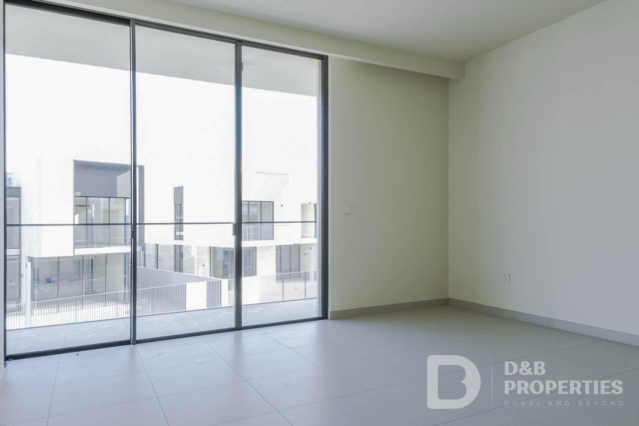 Vacant | Luxury 5 Bedroom Villa | Brand New