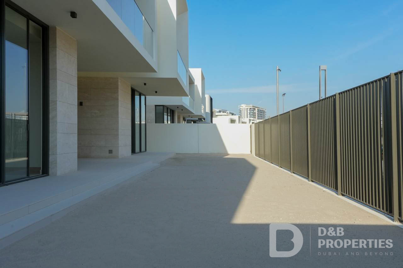 Vacant | Luxury 5 Bedroom Villa | Brand New
