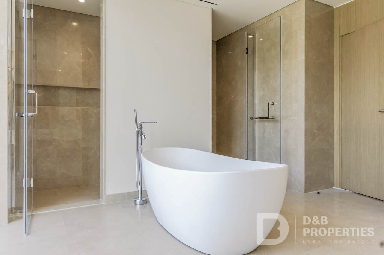 Vacant | Luxury 5 Bedroom Villa | Brand New