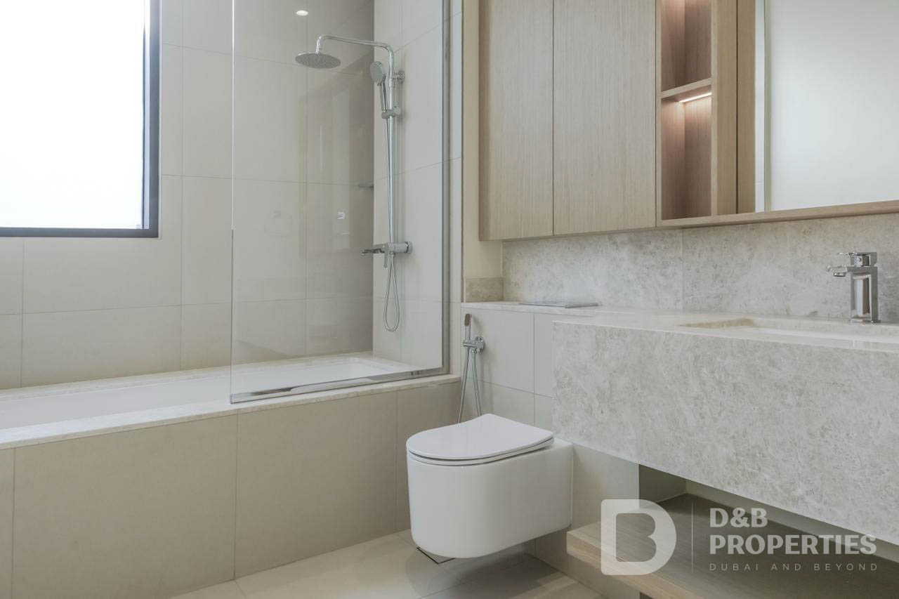 Vacant | Luxury 5 Bedroom Villa | Brand New