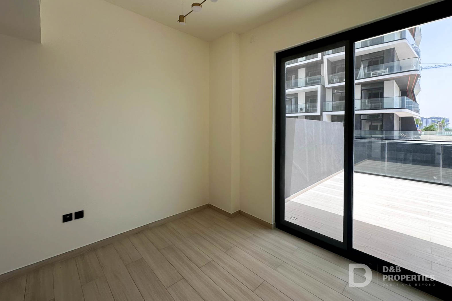 Multiple Cheques | Vacant | Low Floor | Large Size