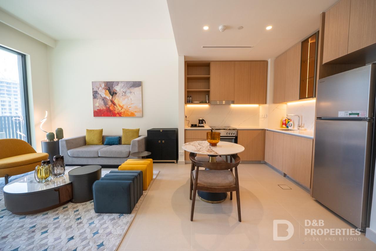 Bright | Stylish Apartment | Great Amenities
