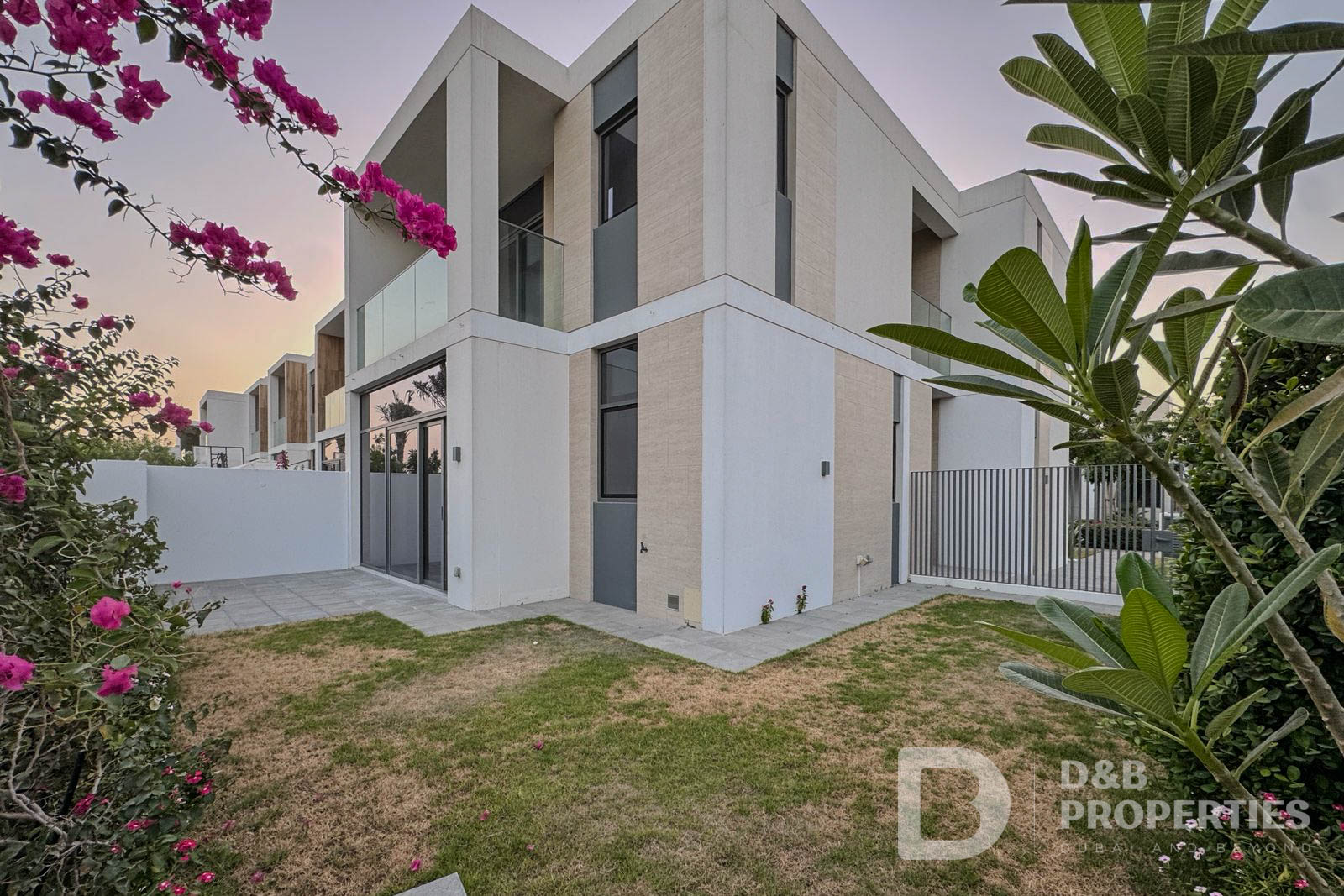Single Row | Close to Amenities | Door to Street