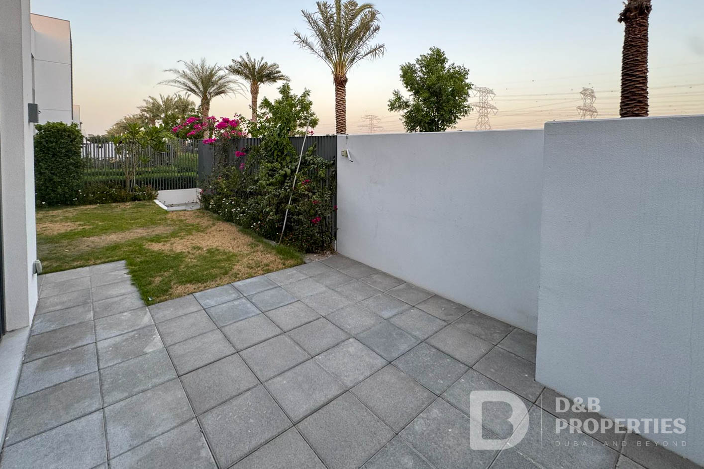 Single Row | Close to Amenities | Door to Street