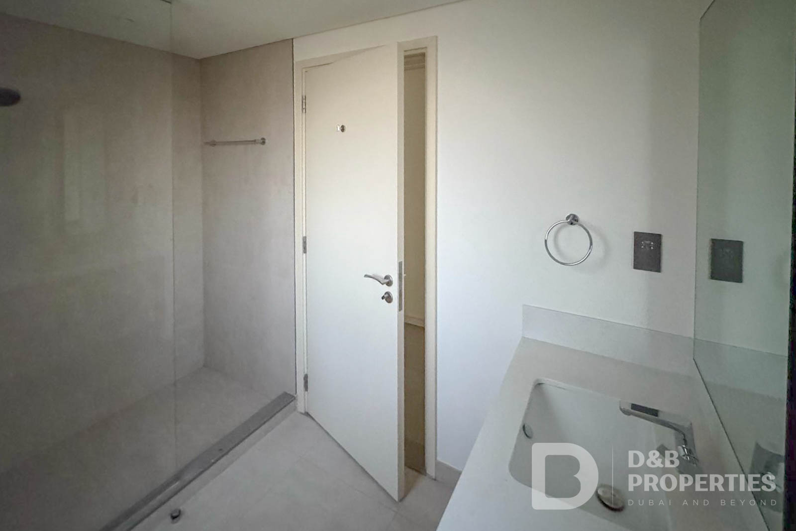 Single Row | Close to Amenities | Door to Street