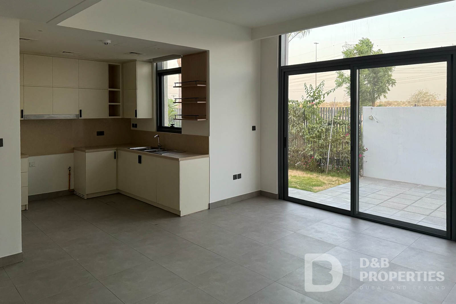 Single Row | Close to Amenities | Door to Street