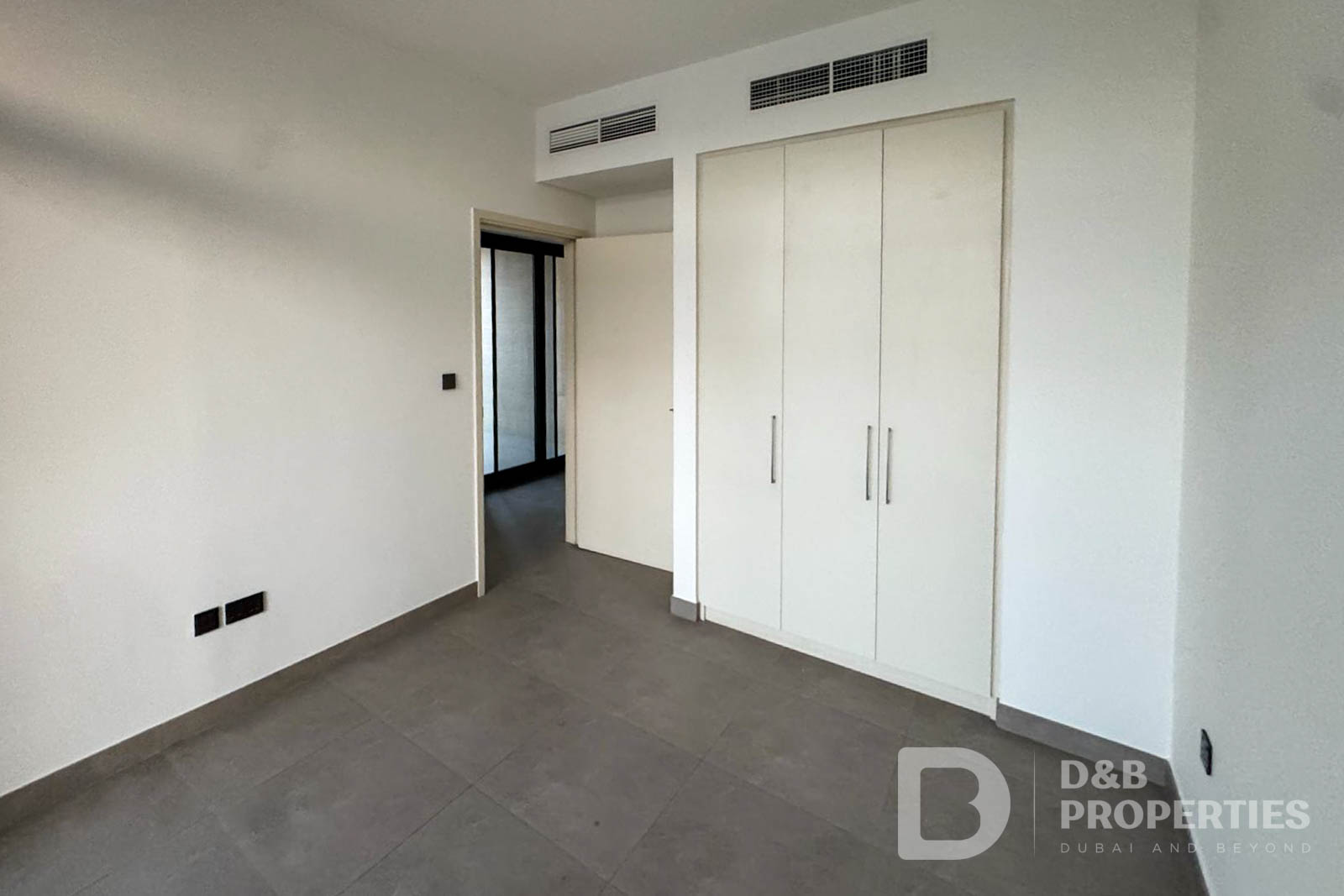 Single Row | Close to Amenities | Door to Street