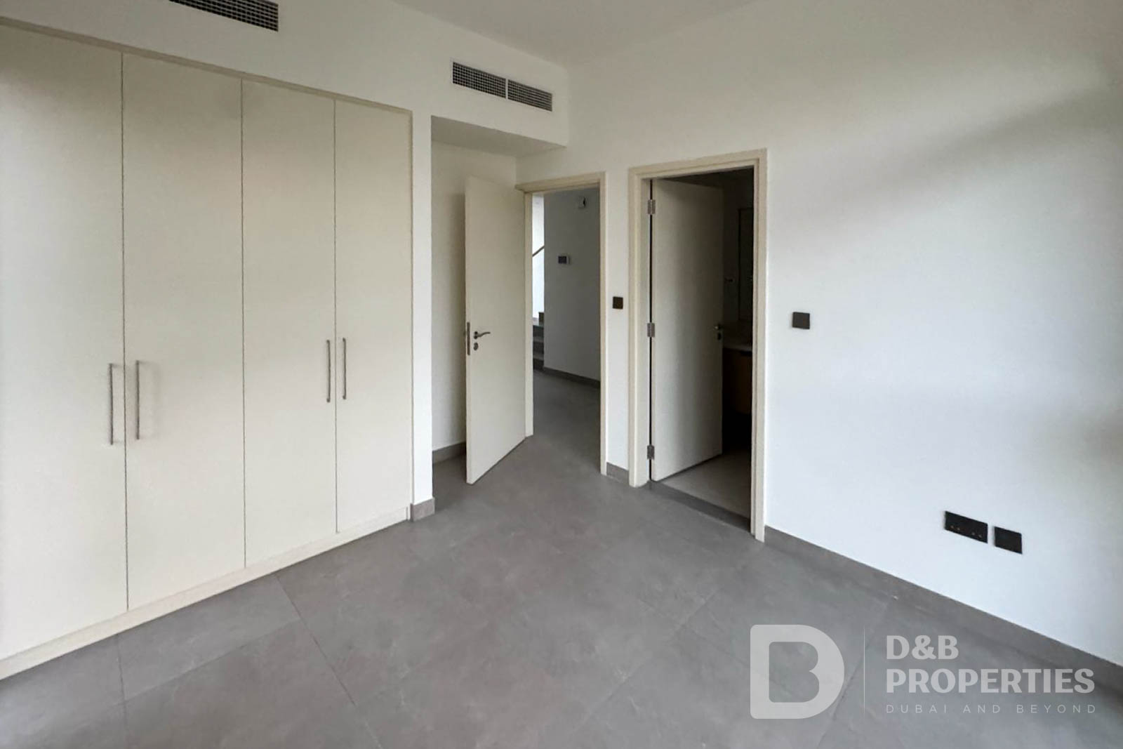 Single Row | Close to Amenities | Door to Street