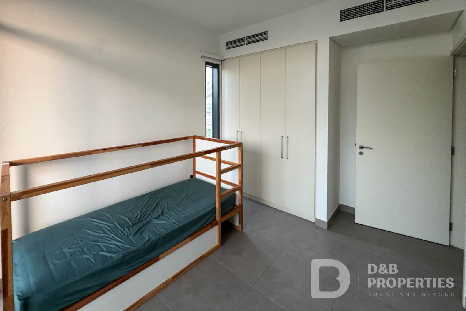 Single Row | Close to Amenities | Door to Street