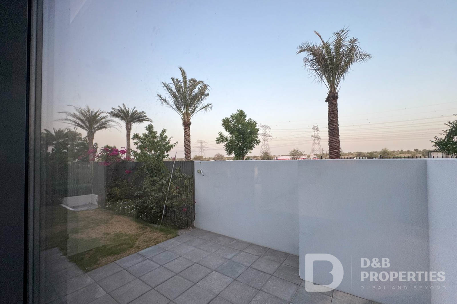 Single Row | Close to Amenities | Door to Street