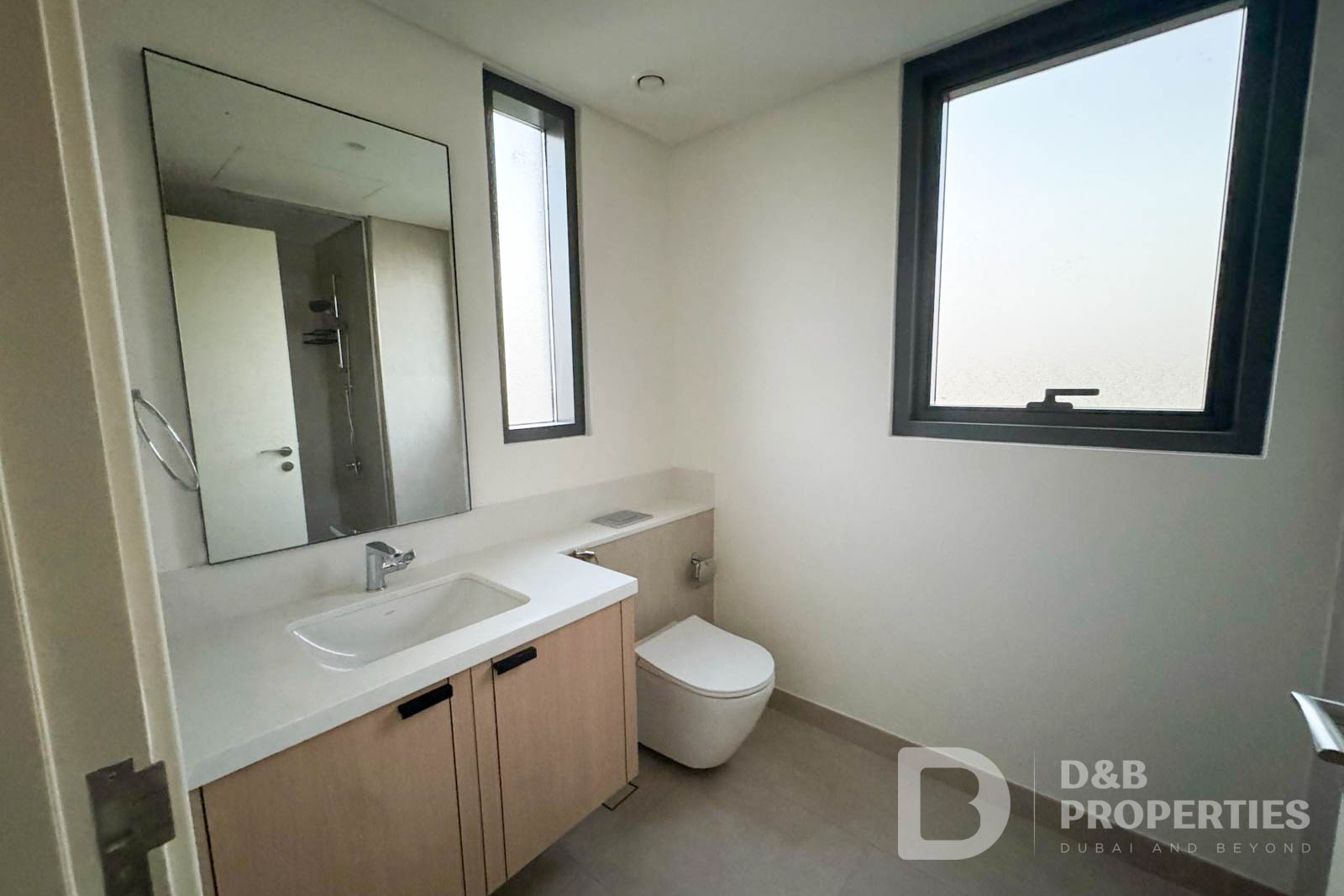 Single Row | Close to Amenities | Door to Street