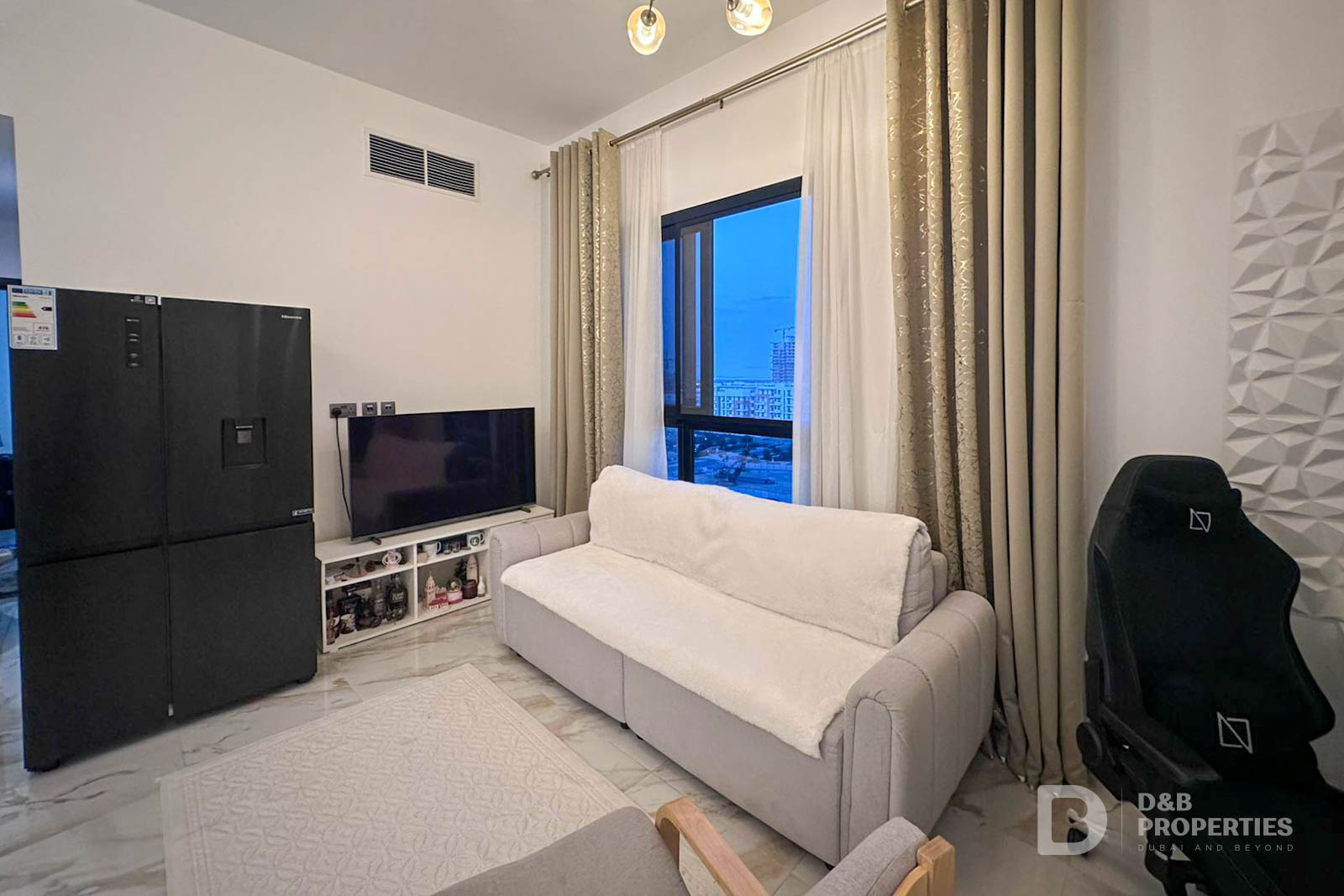 Upgraded | Fully Furnished | High Floor