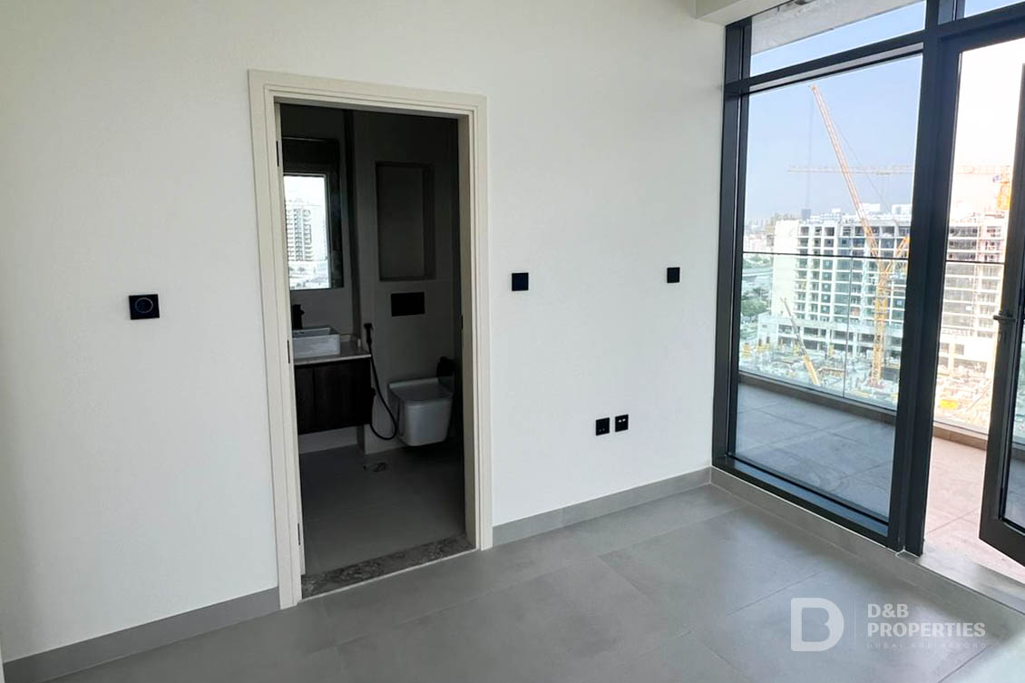 SPECTACULAR VIEW | METRO PROXIMITY | BRAND NEW