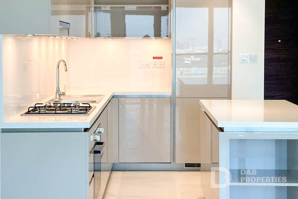 Creek View | Mid Floor | Spacious | Vacant