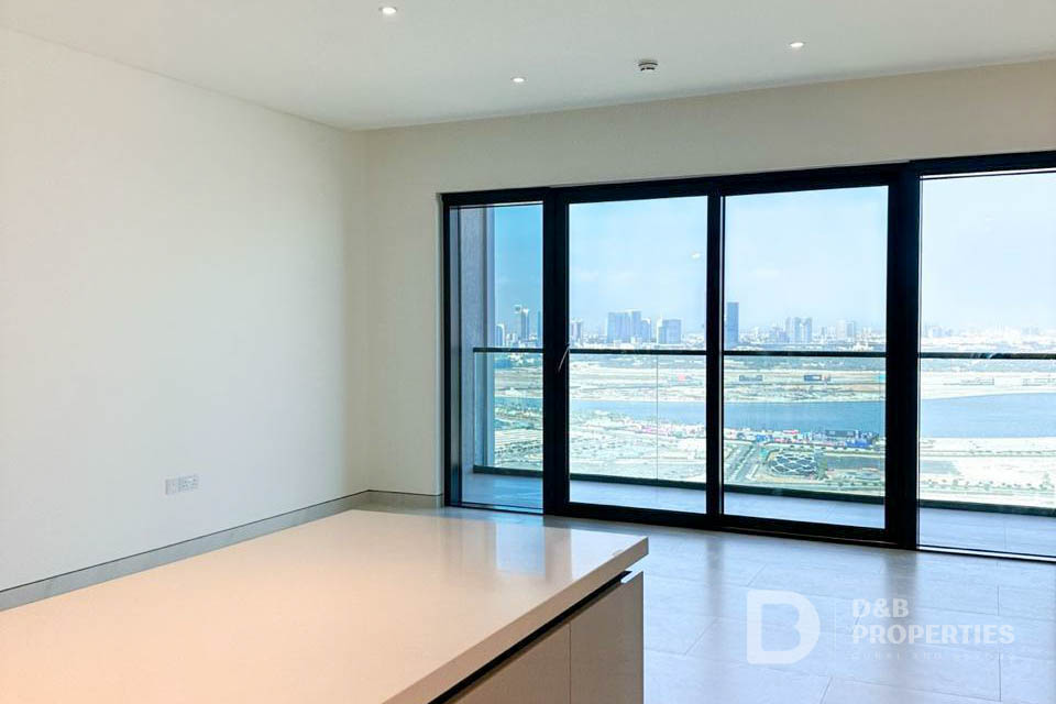 Creek View | Mid Floor | Spacious | Vacant