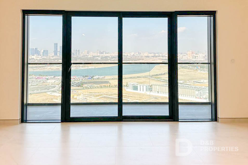 Creek View | Mid Floor | Spacious | Vacant
