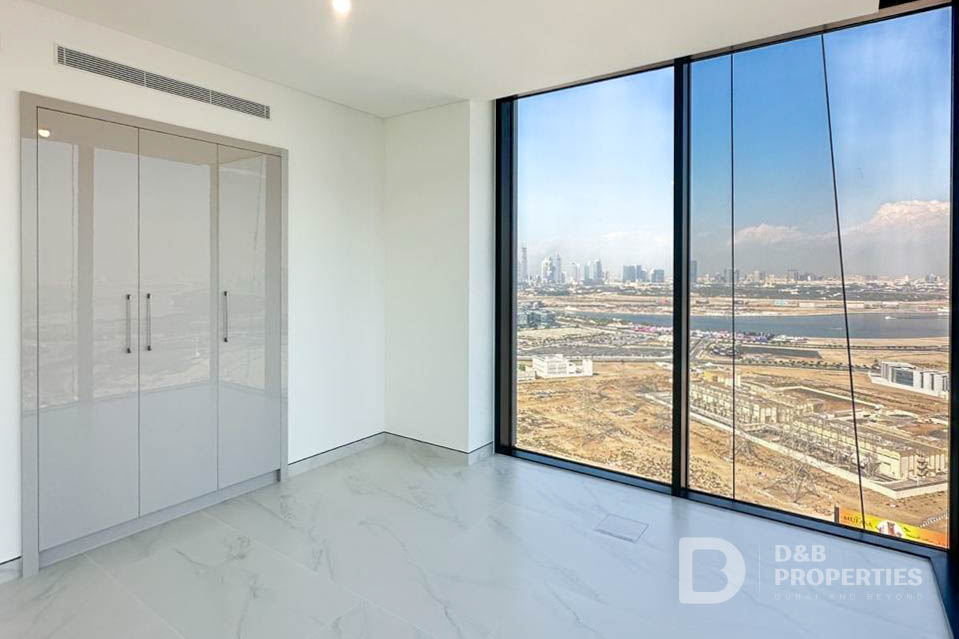Creek View | Mid Floor | Spacious | Vacant