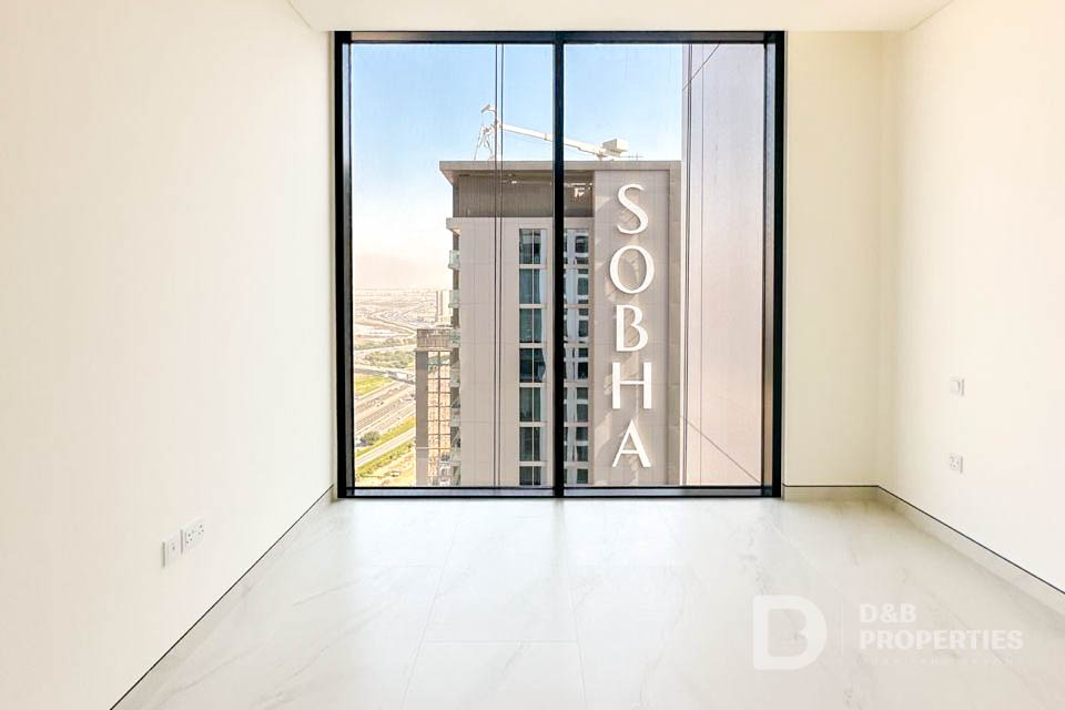 Creek View | Mid Floor | Spacious | Vacant