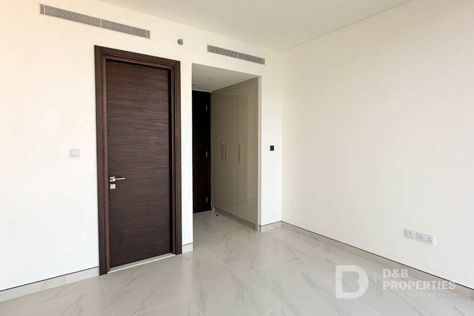 Creek View | Mid Floor | Spacious | Vacant