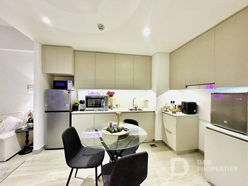 Spacious Mid Floor Unit | Bright | Prime Location