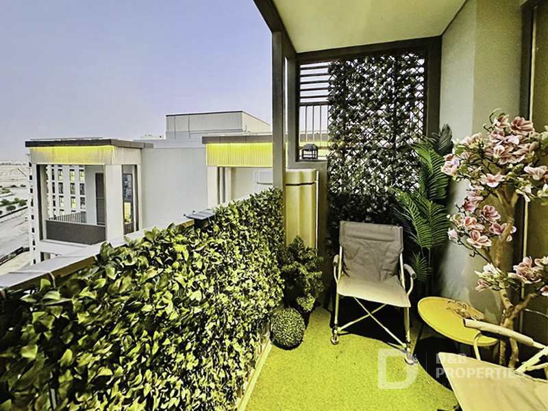 Spacious Mid Floor Unit | Bright | Prime Location