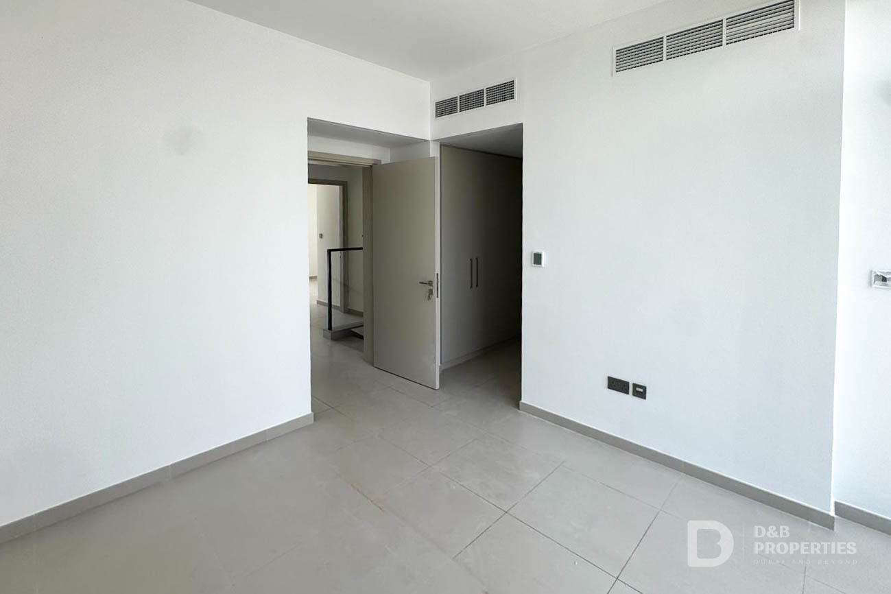 Spacious | New Solar Heater | Well Maintained