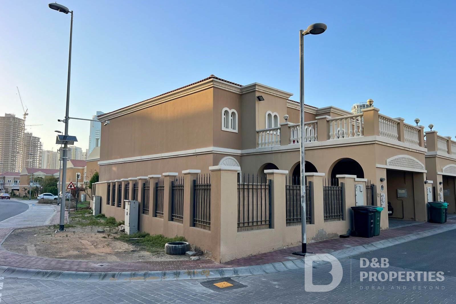 3 Bedroom Corner Villa | Vacant | Private Garden