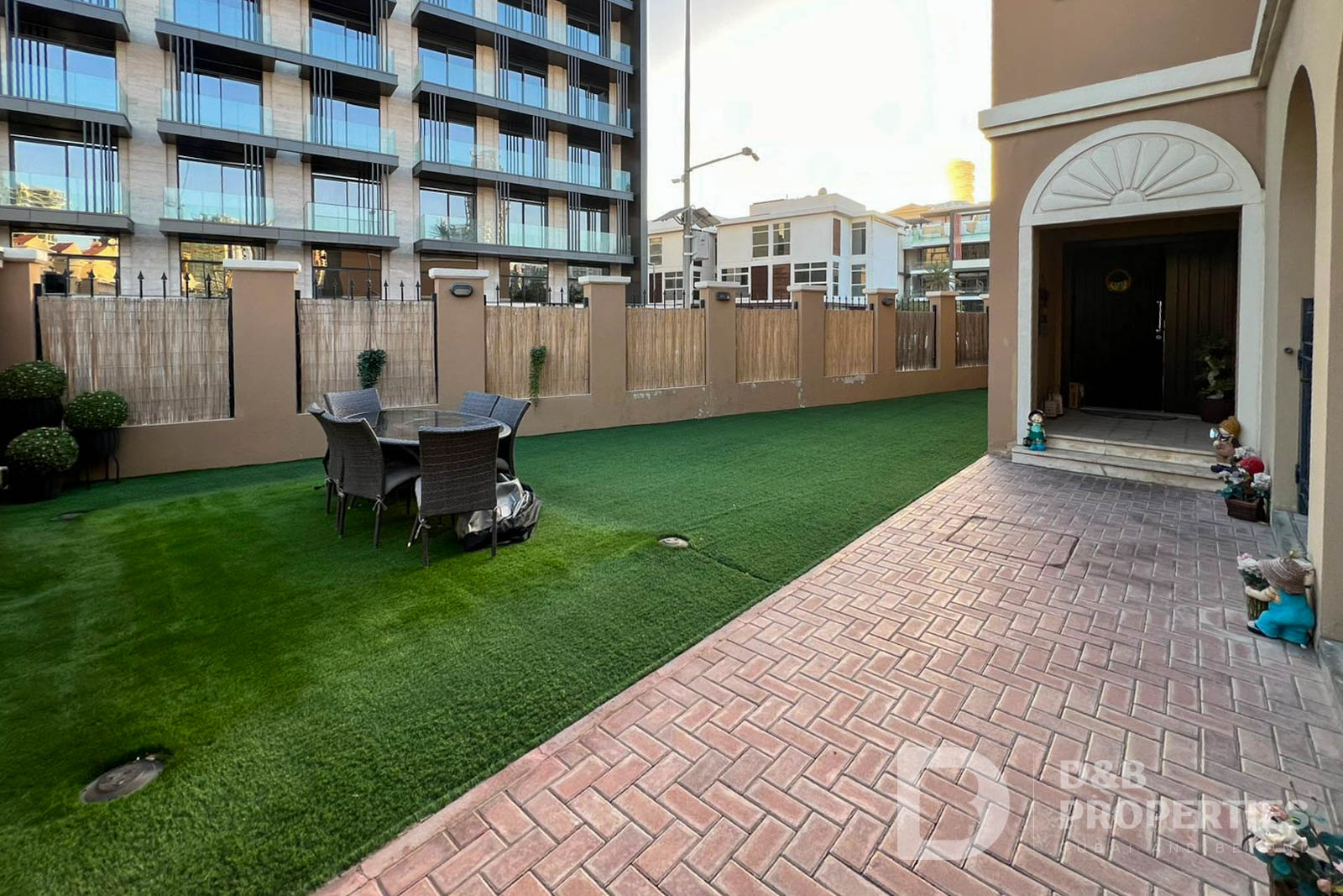 3 Bedroom Corner Villa | Vacant | Private Garden