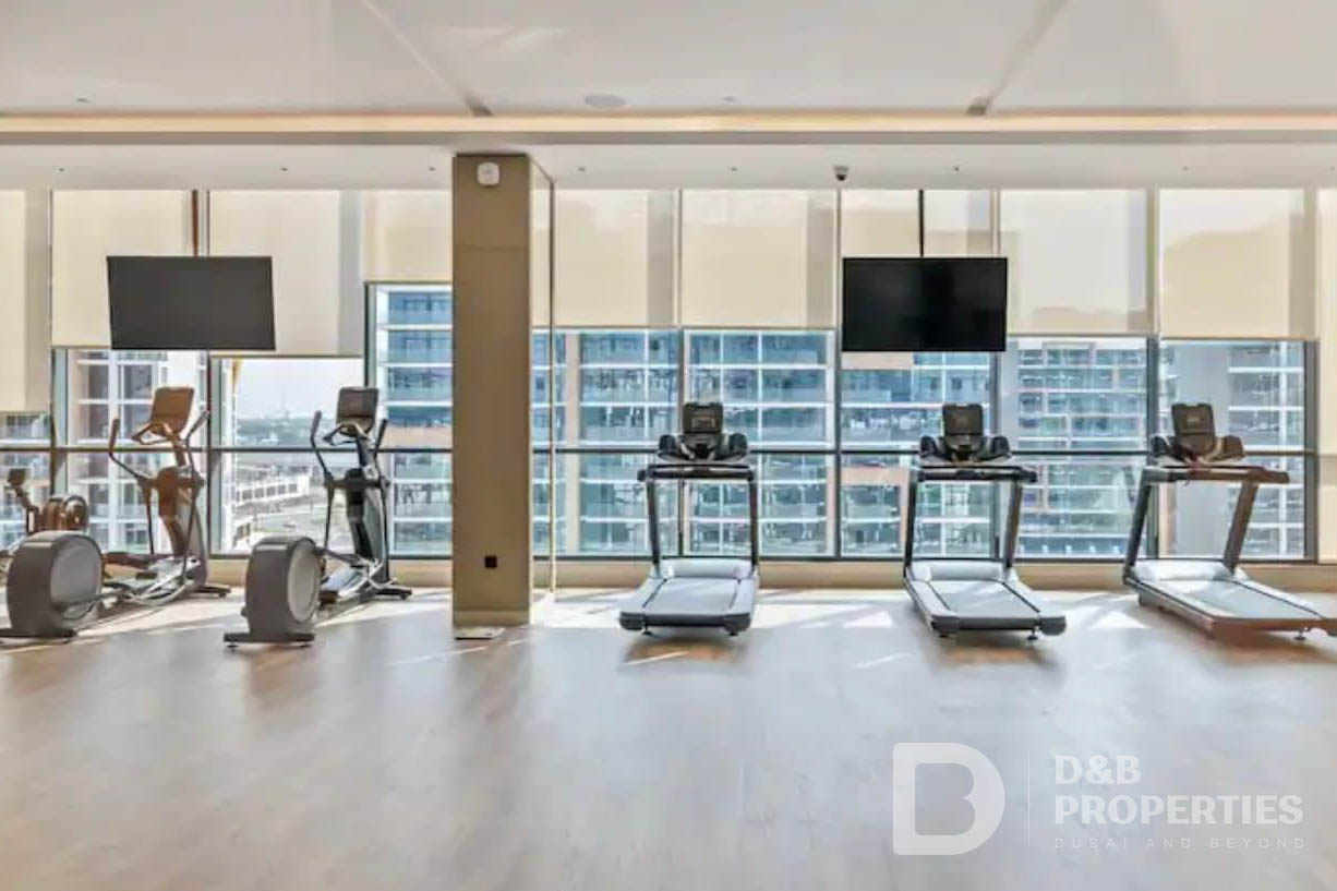 Study Room | Downtown View | Low Floor